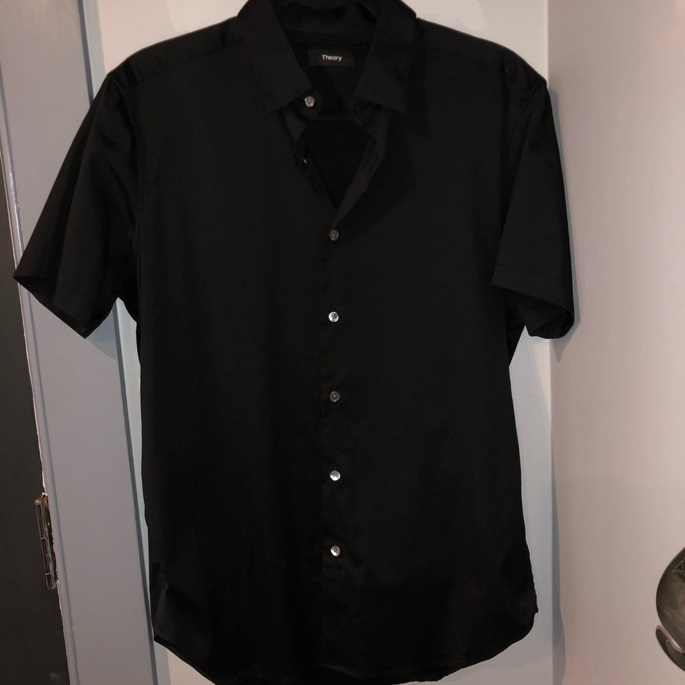 Men’s theory short sleeve shirt in small